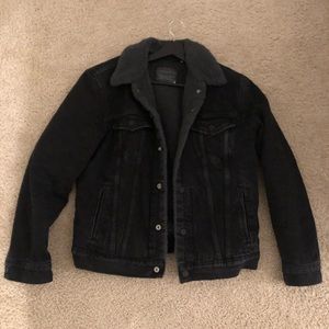 Men’s Levi’s Sherpa Trucker Jacket Medium